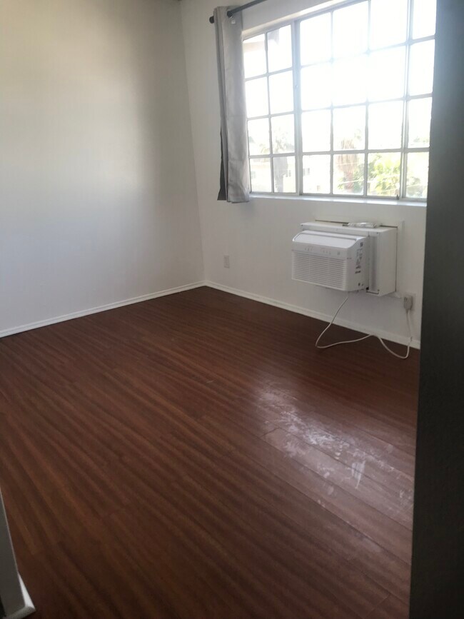 Foto del edificio - 11948 Hart St