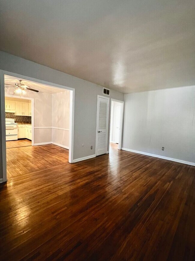 Foto del edificio - Quiet Midtown Community 2bd/1ba with Fall ...