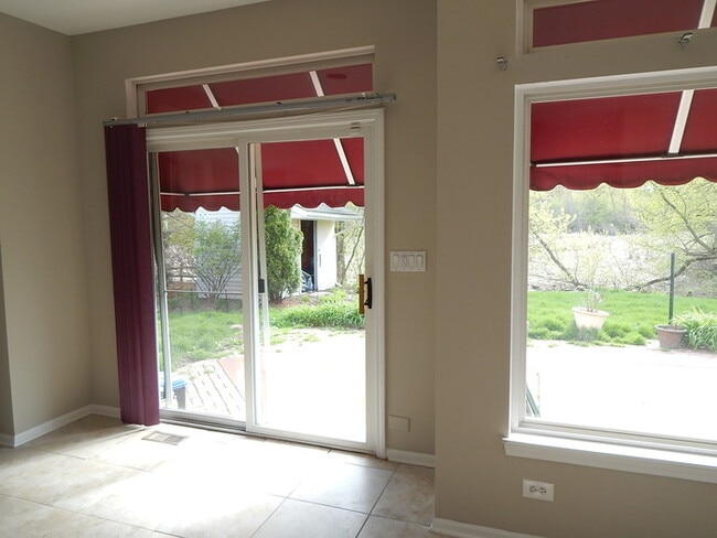 Building Photo - Great 3 Bed 2.1 Bath with Finished Basement