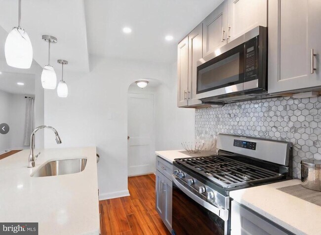 Building Photo - 8332 Forrest Ave