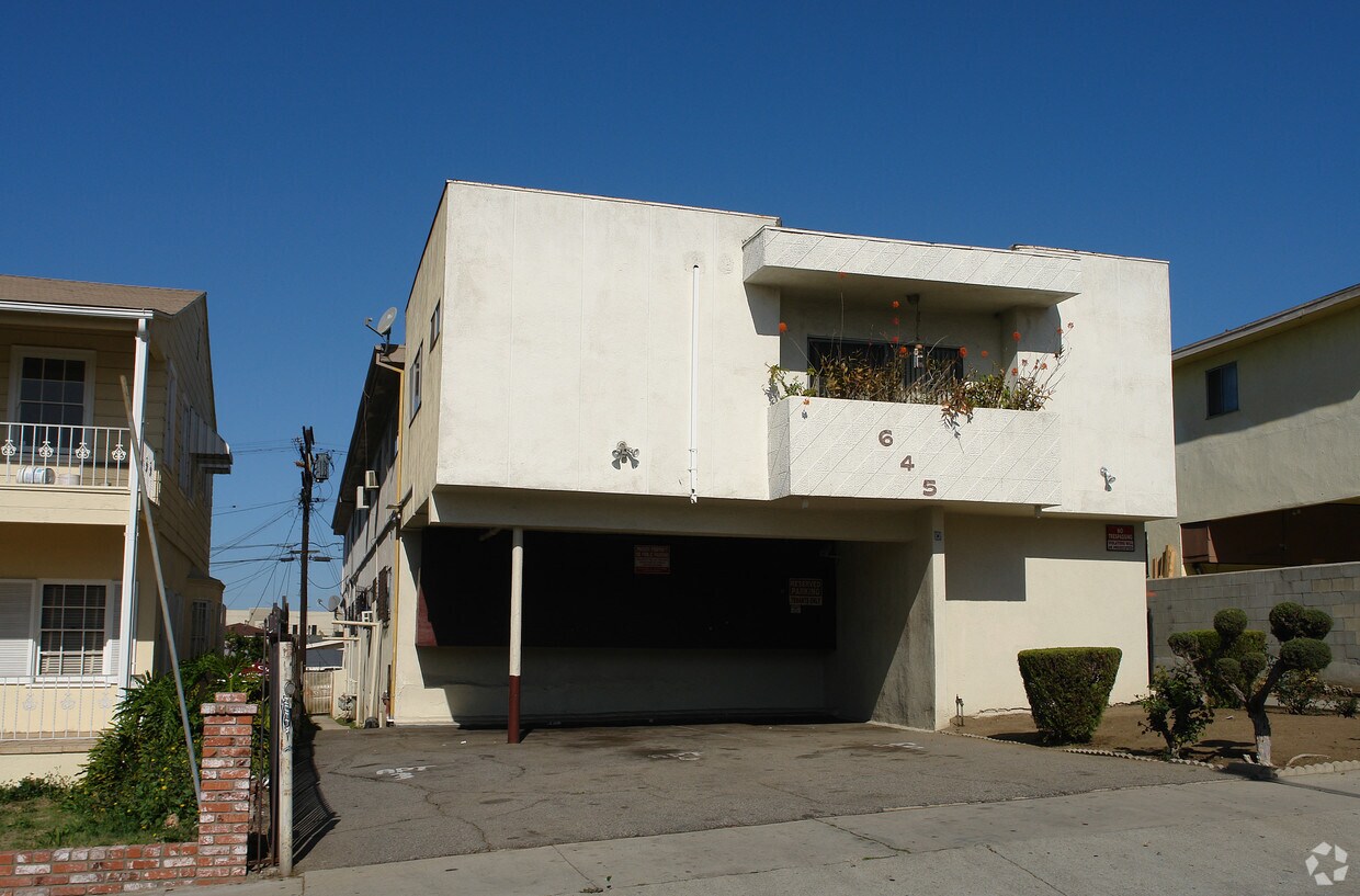 Foto del edificio - 645 N Hobart Blvd