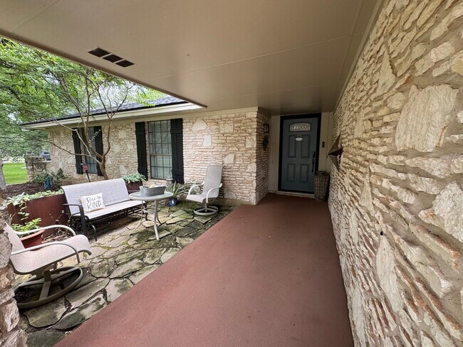 Building Photo - 708 Cielo Dr