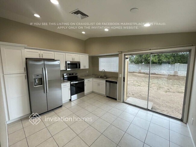 Foto del edificio - 4431 N 85th Ave