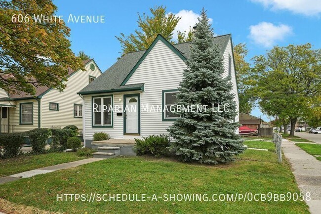 Building Photo - Beautiful Lincoln Park home