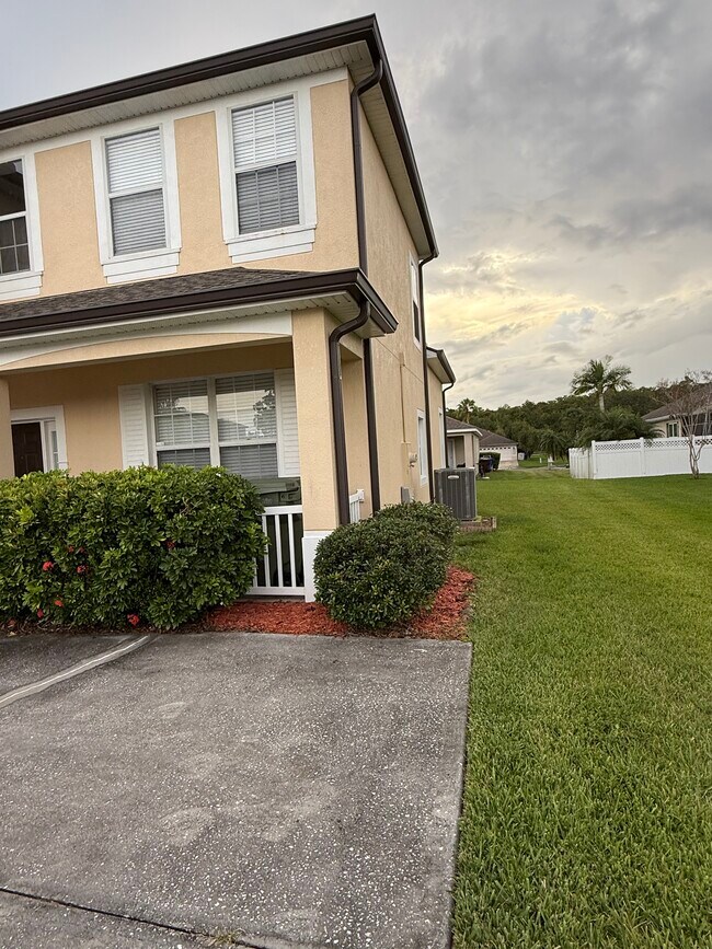 Building Photo - 2914 River Birch Dr