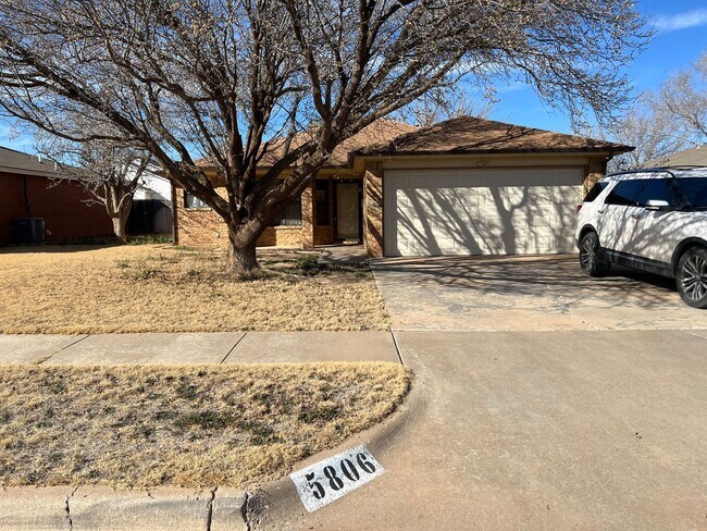 Building Photo - Available now! 3/2/2 with fenced backyard ...