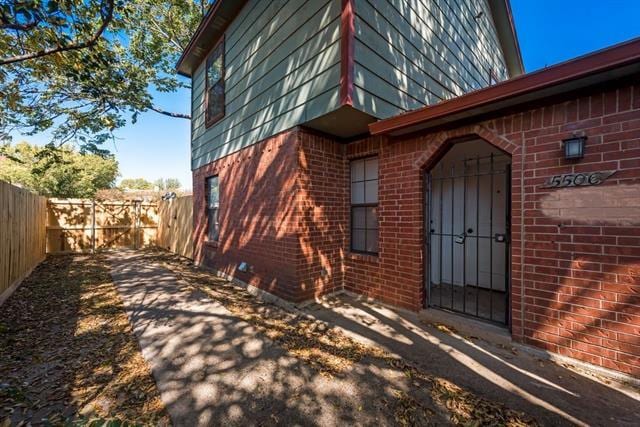 Building Photo - 5506 Columbia Ave