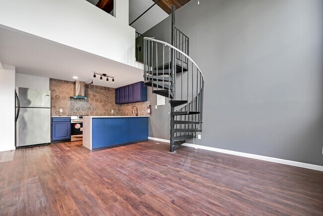 Building Photo - 384 Trenton Ave