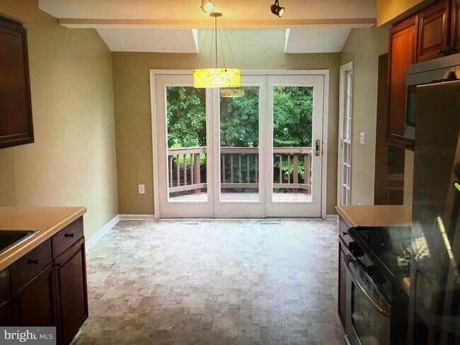 Building Photo - 6236 Walkers Croft Way