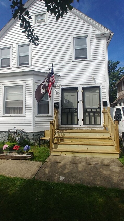 Primary Photo - 2146 W 81st St