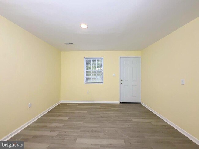 Foto del edificio - 9614 Meadow Lark Ave