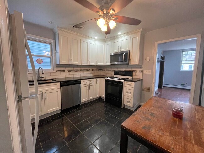 Foto del edificio - 134 Hutton St