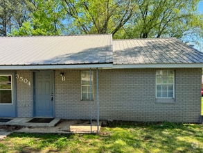 Building Photo - 3504 Cole Ave