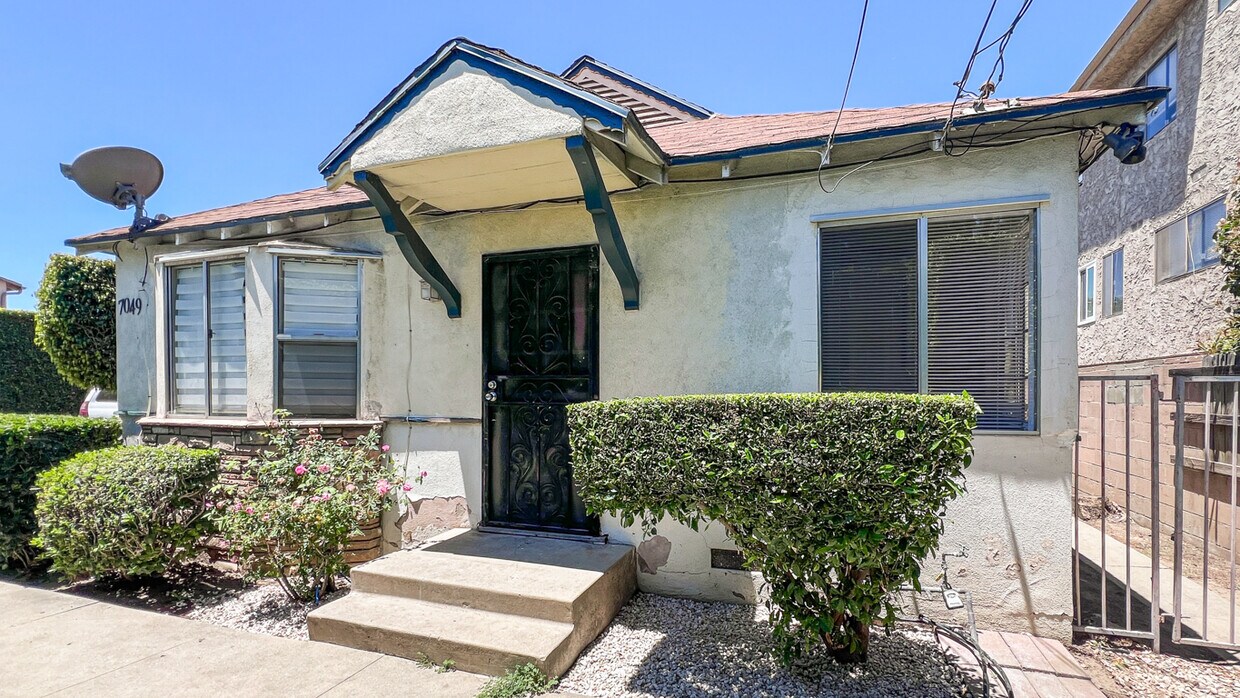 Primary Photo - 7049 Kester Ave