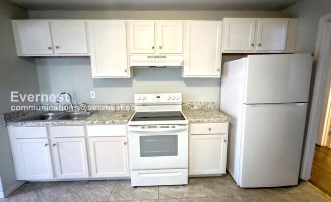 Foto del edificio - 3 Bed/1.5 Bath Home with Fenced Yard / Pet-Friendly / Vouchers Accepted / Available Now!