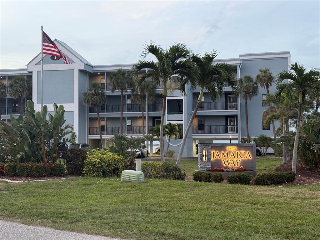 Foto principal - 1750 Jamaica Way