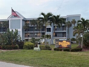 Building Photo - 1750 Jamaica Way