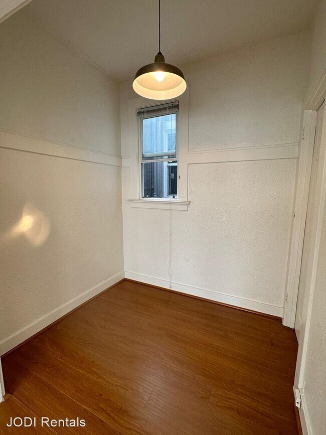 Foto del edificio - 1 br, 1 bath House - 383A 21st Ave