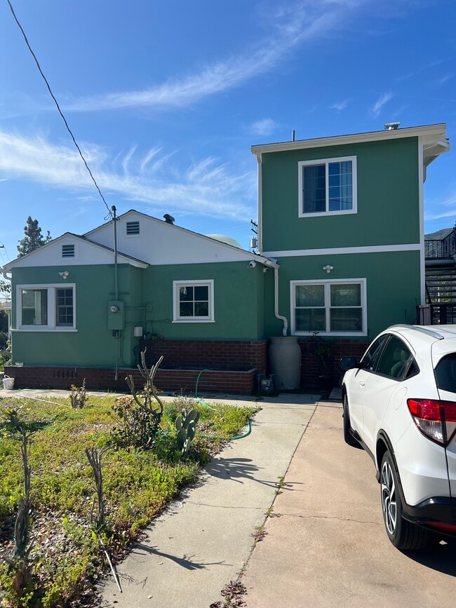 Building Photo - 3829 Rosemont Ave