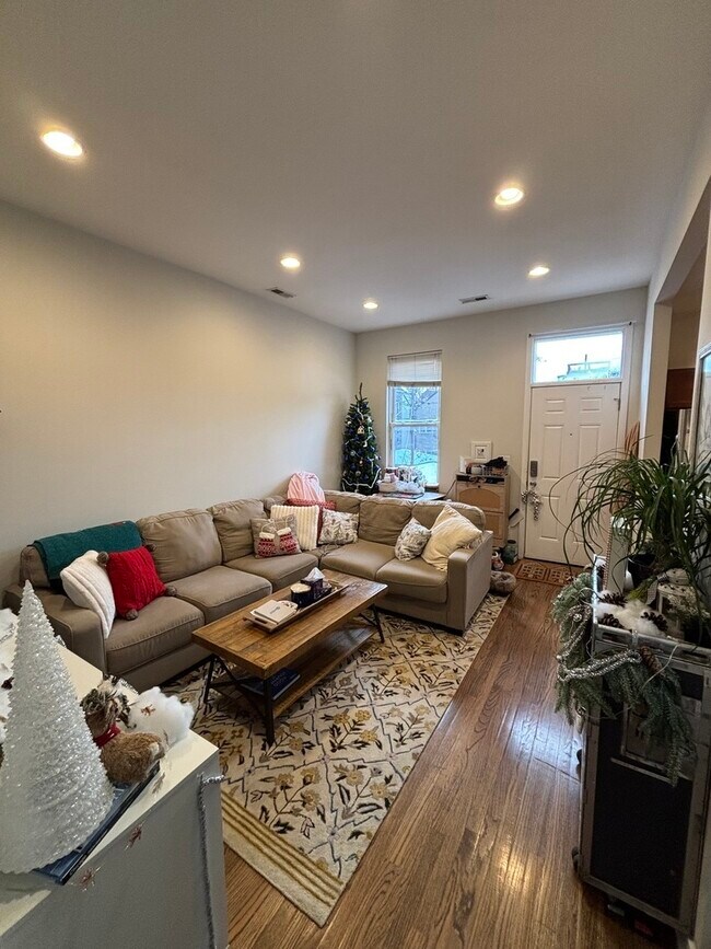 Foto del edificio - 1644 N Hermitage Ave