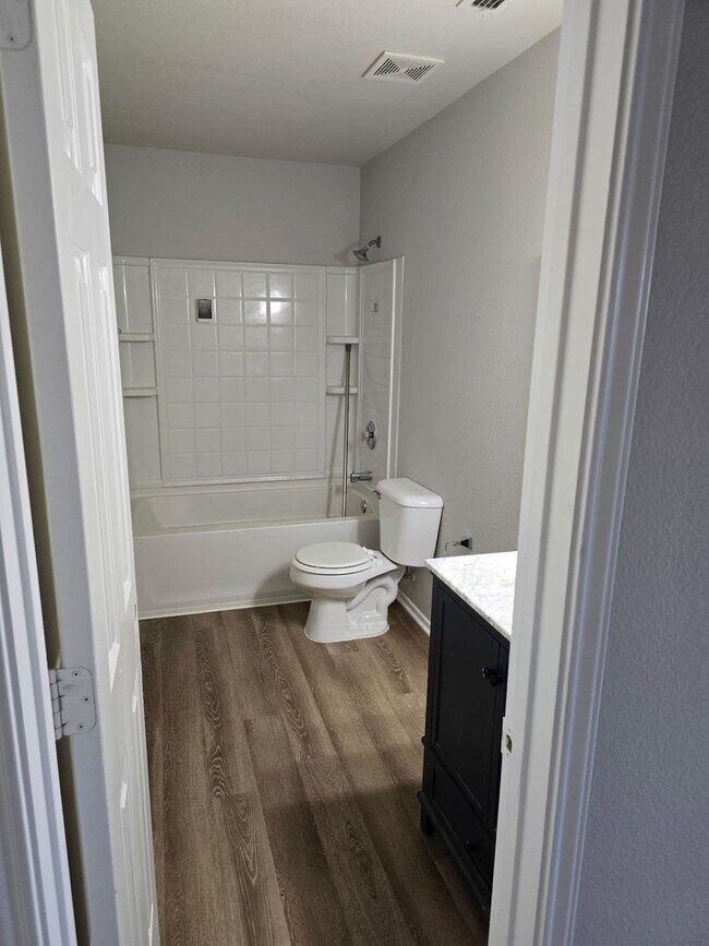 Foto del edificio - 4 Bedroom / 2.5 Bath / 2 Car Garage