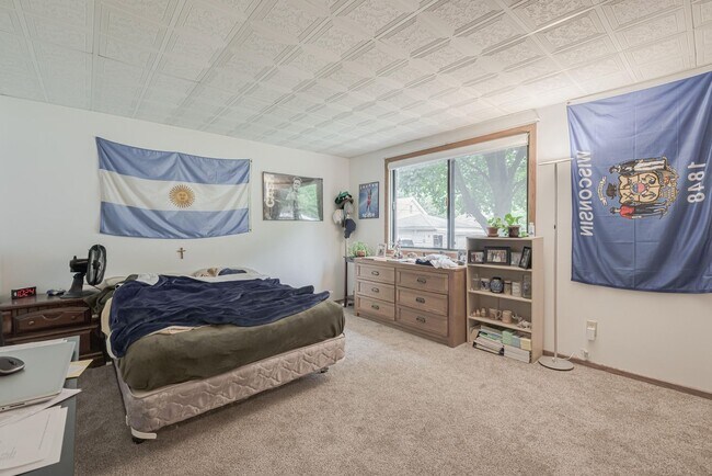 Unidad 102 - Dormitorio n.o 2 - 201 N 67th St