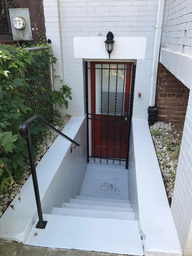 Foto del edificio - 1426 Meridian Pl NW