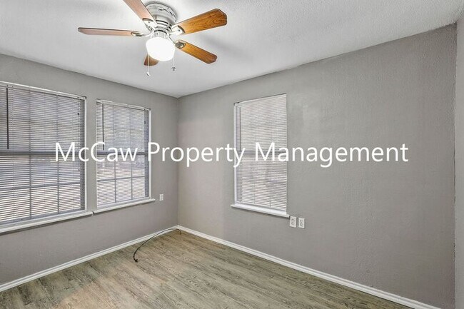 Foto del edificio - 8512 Wyatt Dr