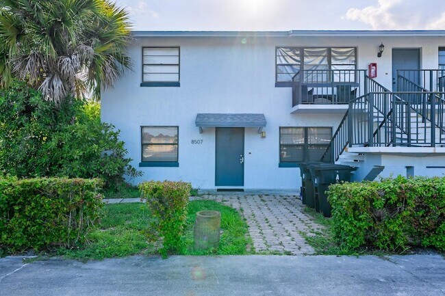 Foto del edificio - 8507 Sunset Dr