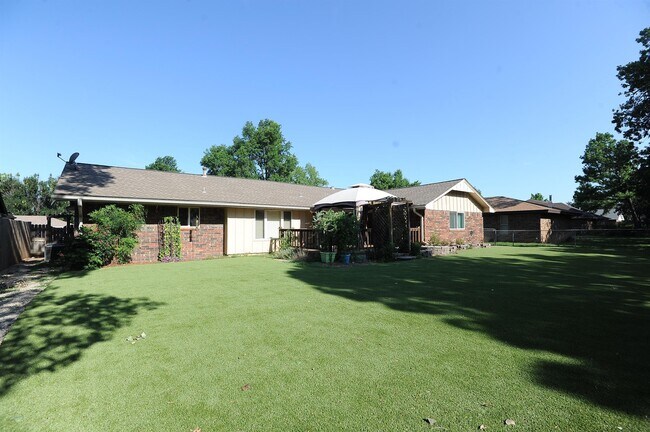 Foto del edificio - 2801 N Crescent Dr