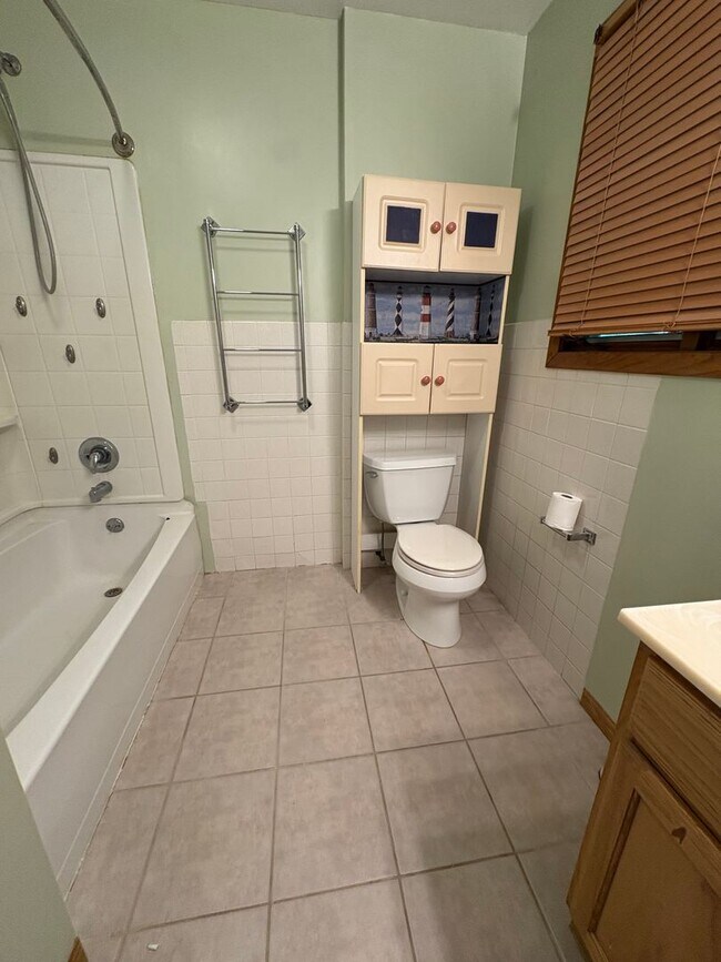Building Photo - 3244 Cliffside Dr