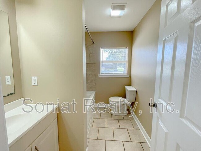 Building Photo - 4901 Kendall Dr