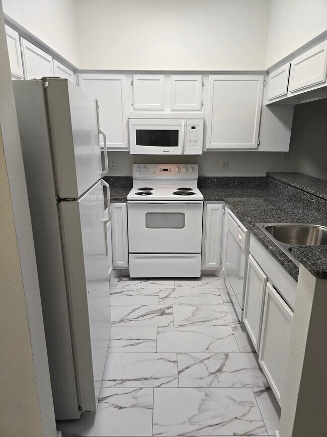 Foto del edificio - 3701 Cedarplaza Ln