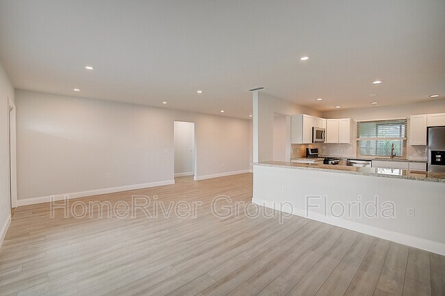 Foto del edificio - 9565 NW 26th St