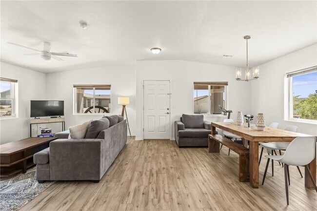 Foto del edificio - 2631 Bear Mountain Lp