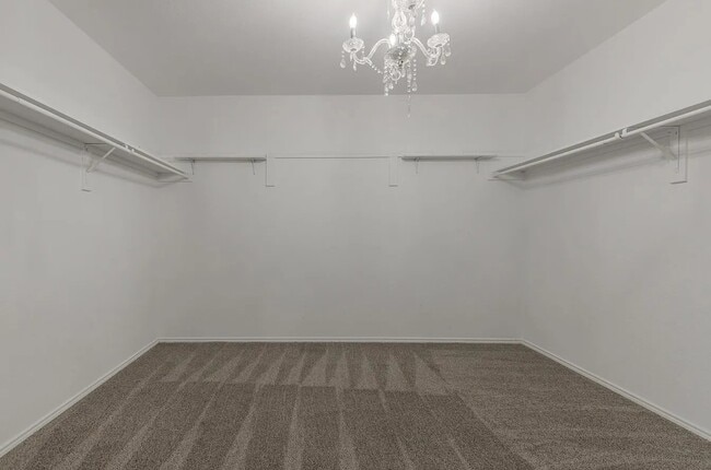 Foto del edificio - 5828 Pebble Ridge Dr