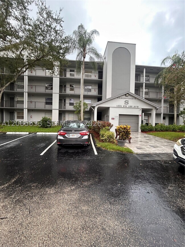 Foto del edificio - 1351 SW 125th Ave