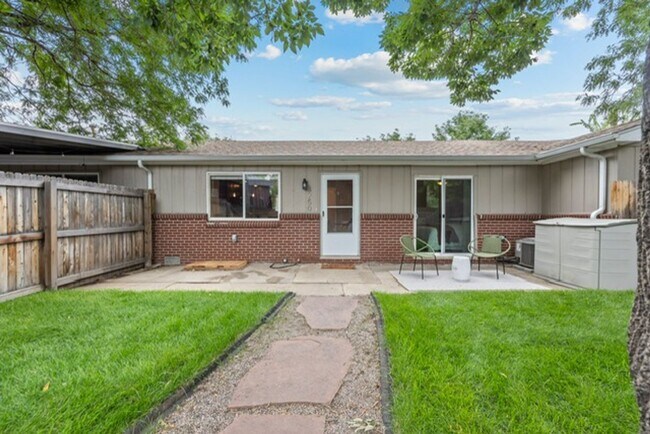 Building Photo - Bright West Highland Home with Modern Finishes!!