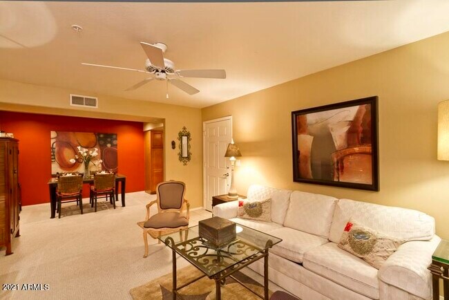 Building Photo - 9990 N Scottsdale Rd