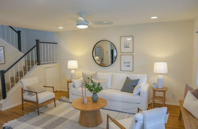 Foto del edificio - 3 bdrm 2 bath Townhome
