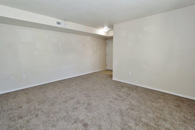 Building Photo - 11840 Cloverbrook Ln