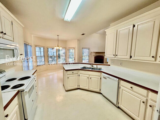 Foto del edificio - 1660 Cheshire Ct NW