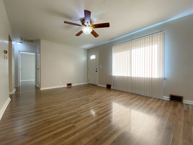 Foto del edificio - 3 Bedroom/2 Bathroom House For Rent in Elb...