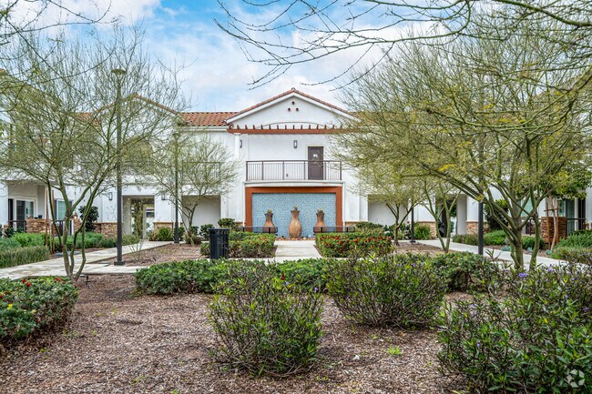 Patio - 177 N Myrtle Ave