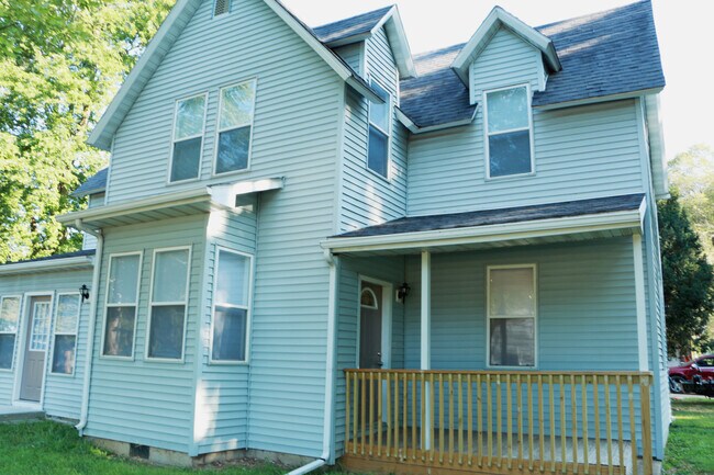 Building Photo - 710 N Plum St