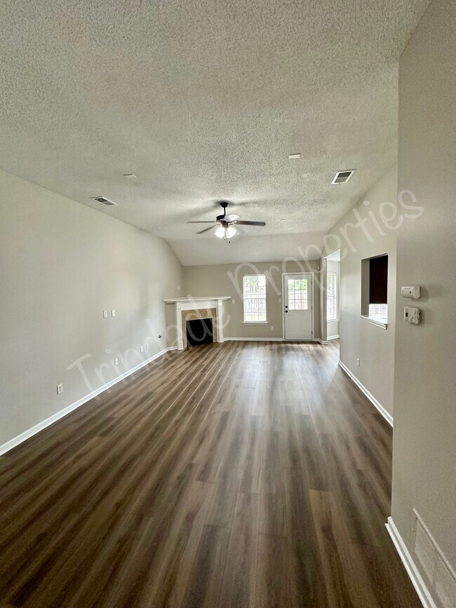 Building Photo - 5673 Bedford Loop E