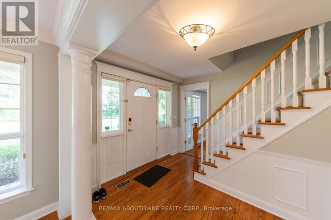 Building Photo - 1290 Braeside Dr