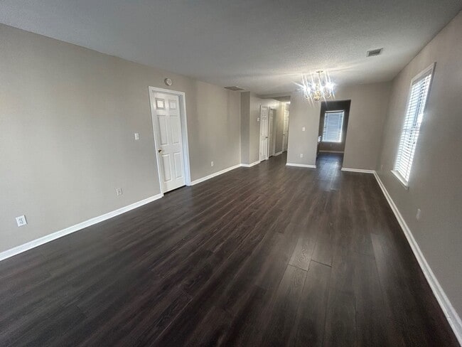 Building Photo - 122 Red Coat Ln