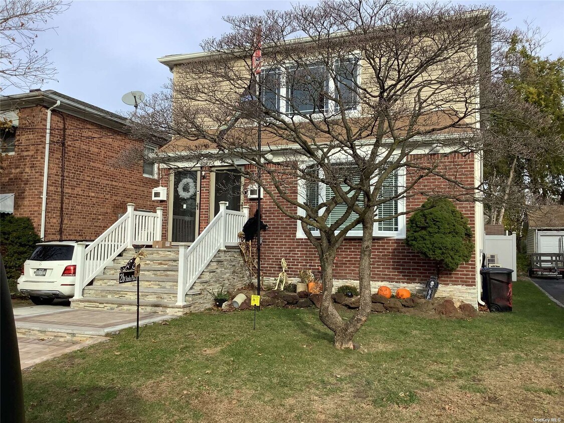2B Starks Pl, Lynbrook, NY 11563 House for Rent in Lynbrook, NY