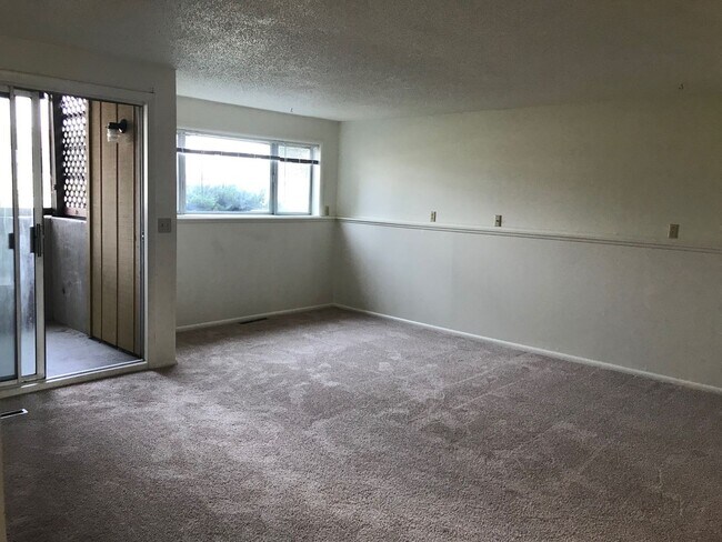 Building Photo - Move-In Today 2 Bedroom 1 Bathroom Apartment Close to Campus!